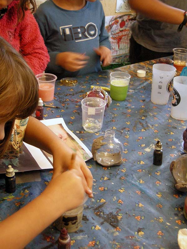 fabrication de potions d halloween avec les enfants (4)