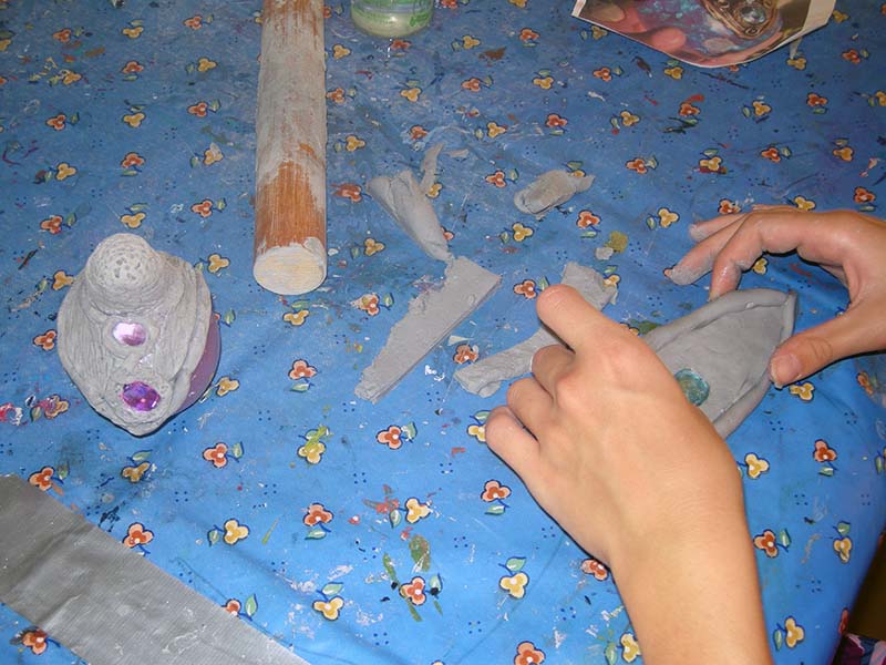 fabrication de potions d halloween avec les enfants modelage (8)