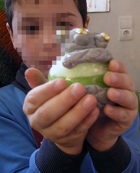 fabrication de potions d halloween avec les enfants modelage et potion (1)