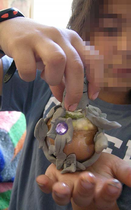 fabrication de potions d halloween avec les enfants modelage et potion (3)